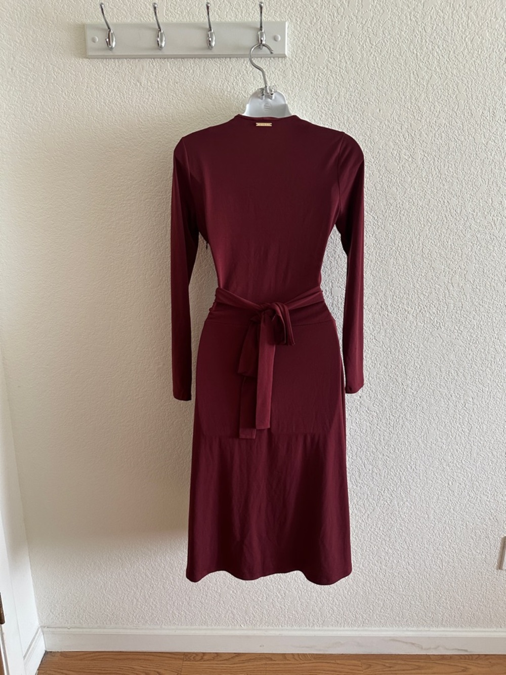 Michael Kors Women’s Burgundy Maroon Long Sleeve Plunge Vneck Wrap Dress Size 2 - Picture 5 of 8